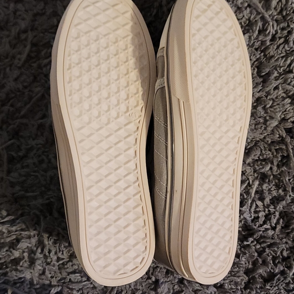 BNWOT - Picture 3 of 3